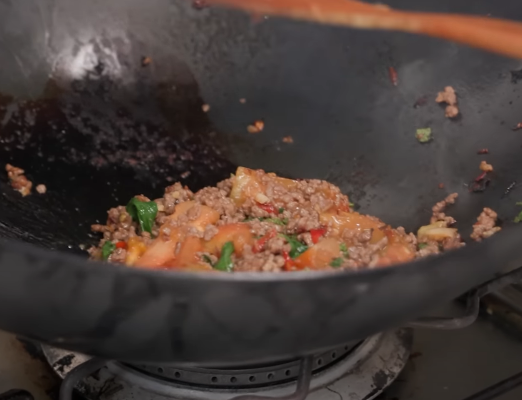 กระเพรามะเขือเทศ