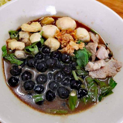 ก๋วยเตี๋ยวน้ำตก ใส่ไข่มุก