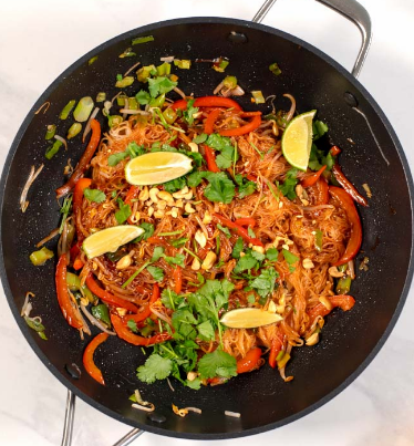 ผัดไทยใส่ซอสมะเขือเทศ